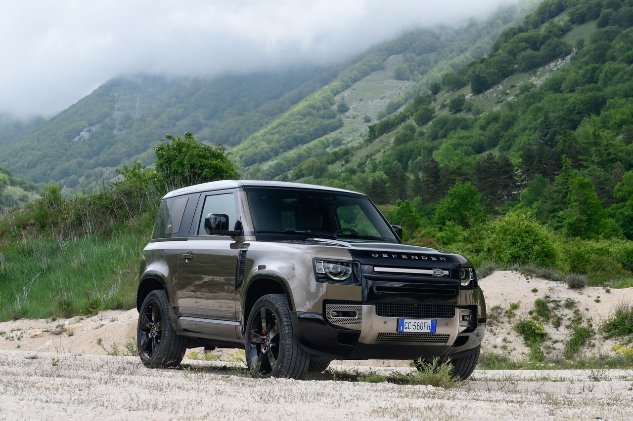 Land Rover Defender P Mhev La Prova Su Strada E In Off Road