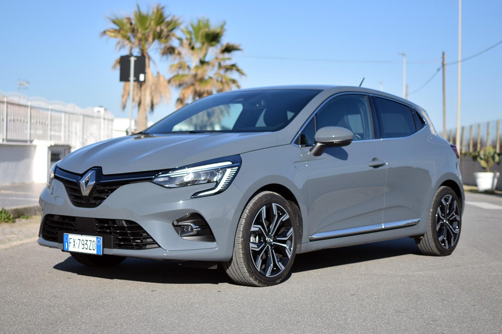 Renault Clio prova, scheda tecnica, opinioni e dimensioni 1.0 TCe 100  Intens 