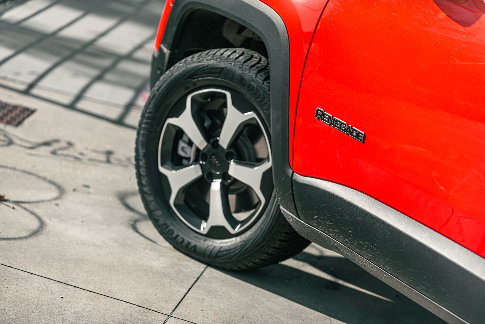 Jeep Renegade 4xe: la prova su strada