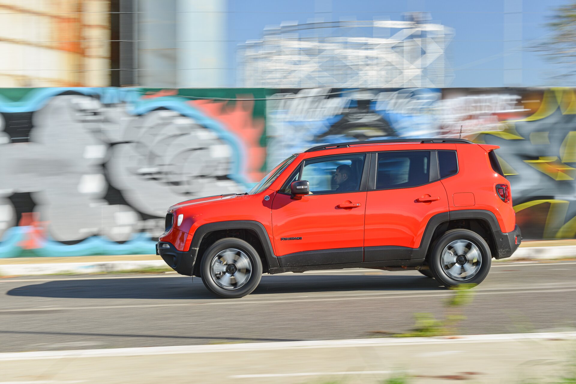 Jeep Renegade 4xe: la prova su strada