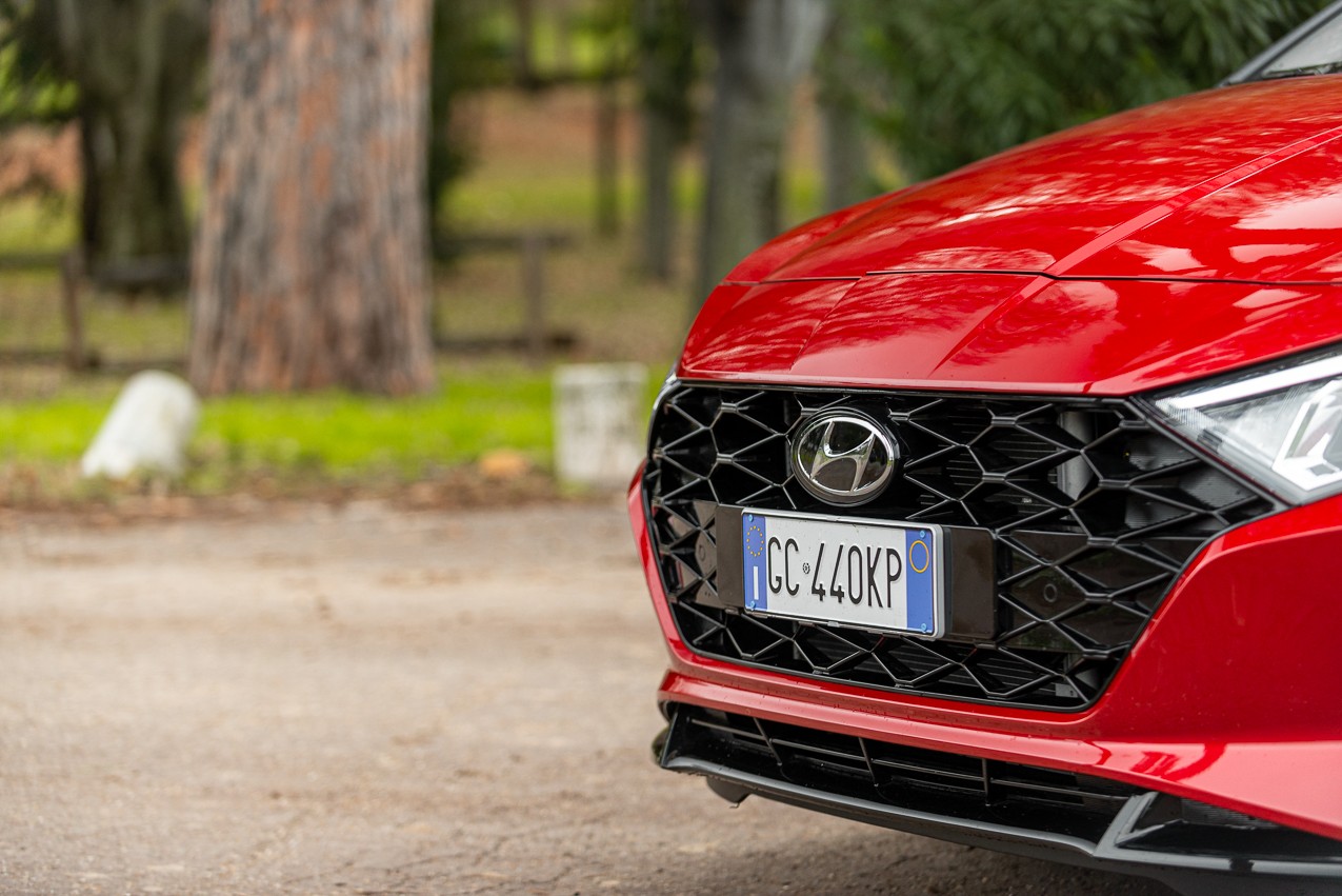 Hyundai i20 1.0 TGDI 48V Bose: la prova su strada