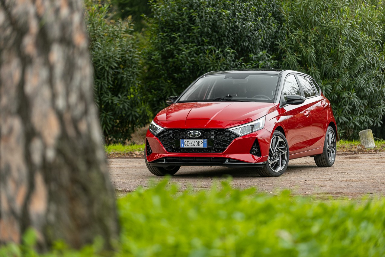 Hyundai i20 1.0 TGDI 48V Bose: la prova su strada