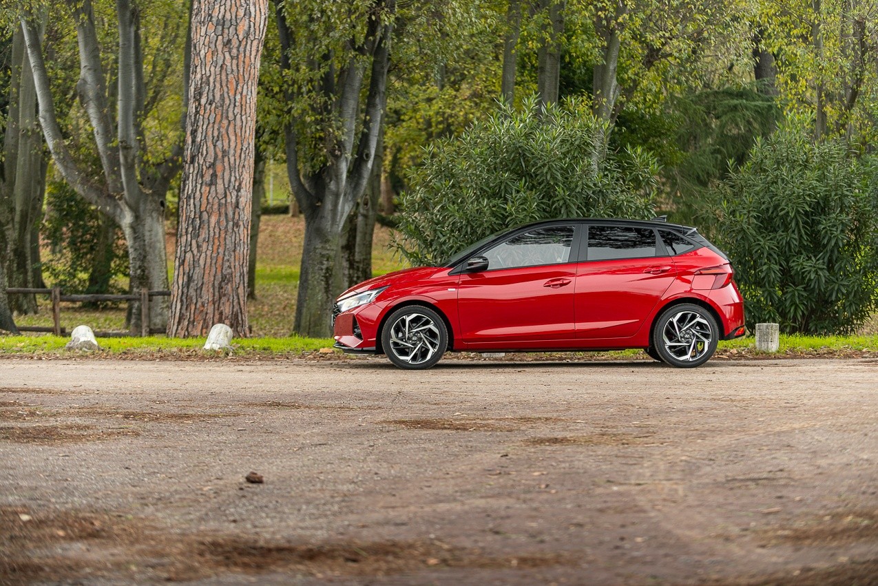 Hyundai i20 1.0 TGDI 48V Bose: la prova su strada