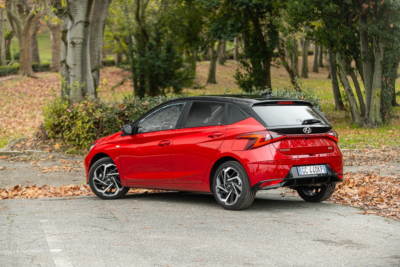 Hyundai i20 1.0 TGDI 48V Bose: la prova su strada