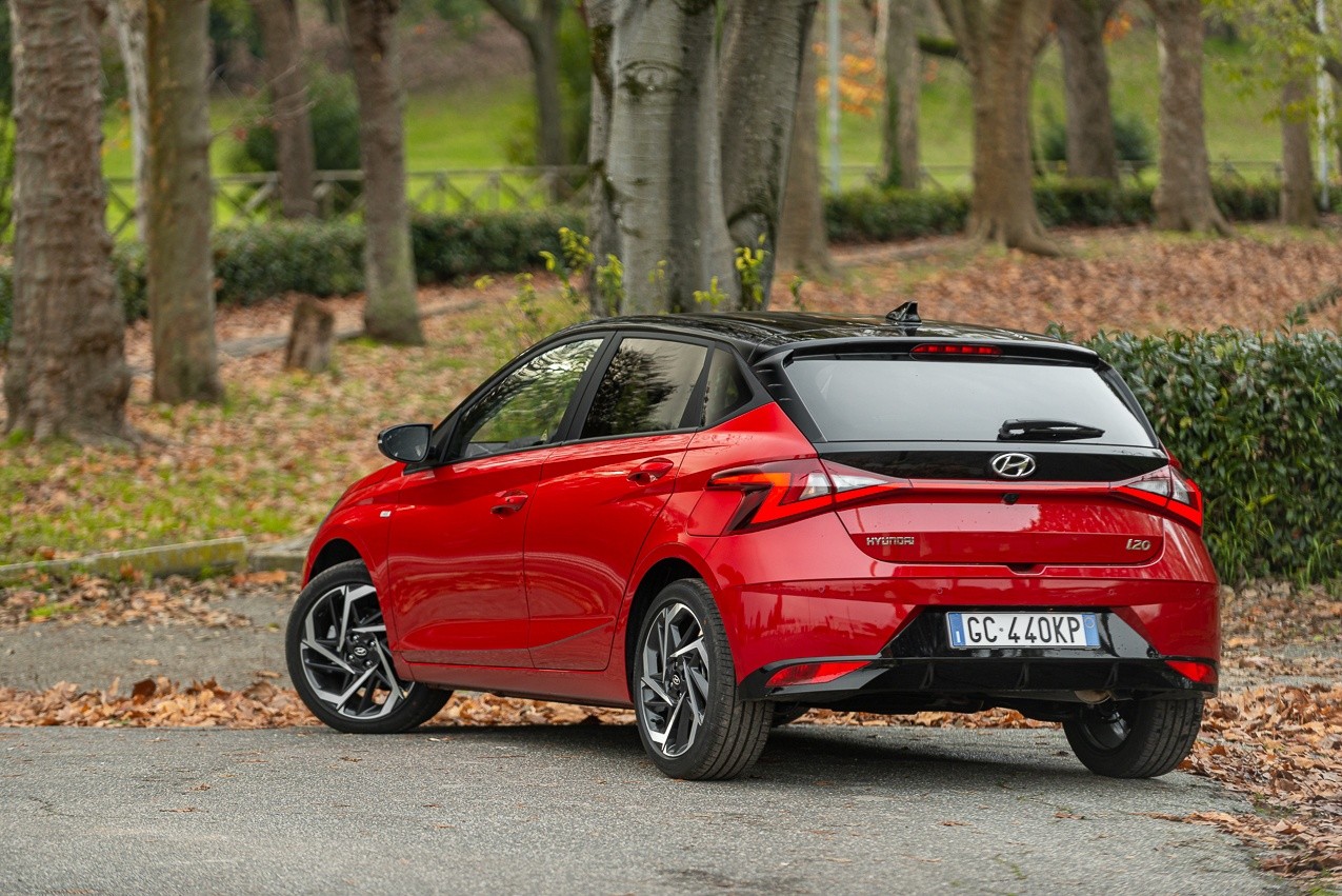 Hyundai i20 1.0 TGDI 48V Bose: la prova su strada