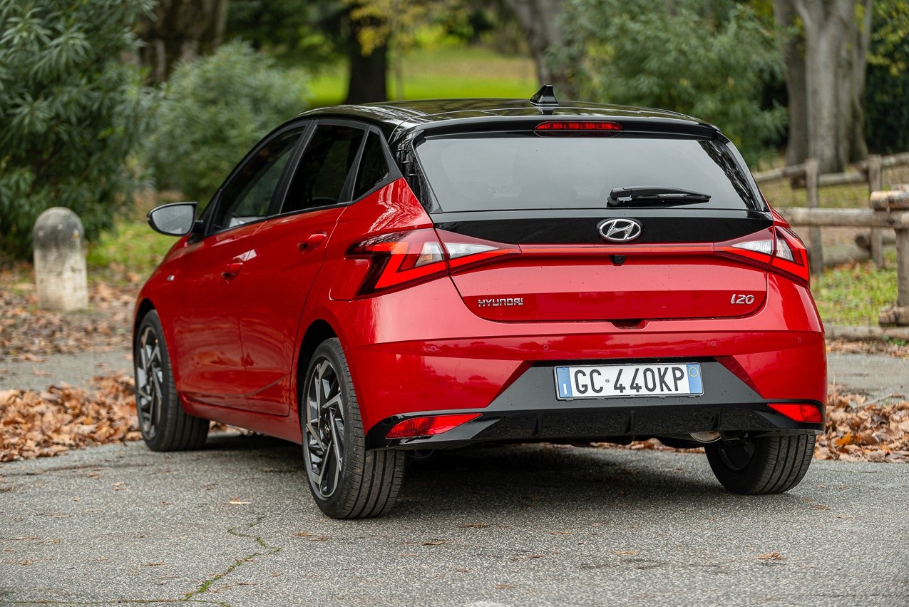 Hyundai i20 1.0 TGDI 48V Bose: la prova su strada