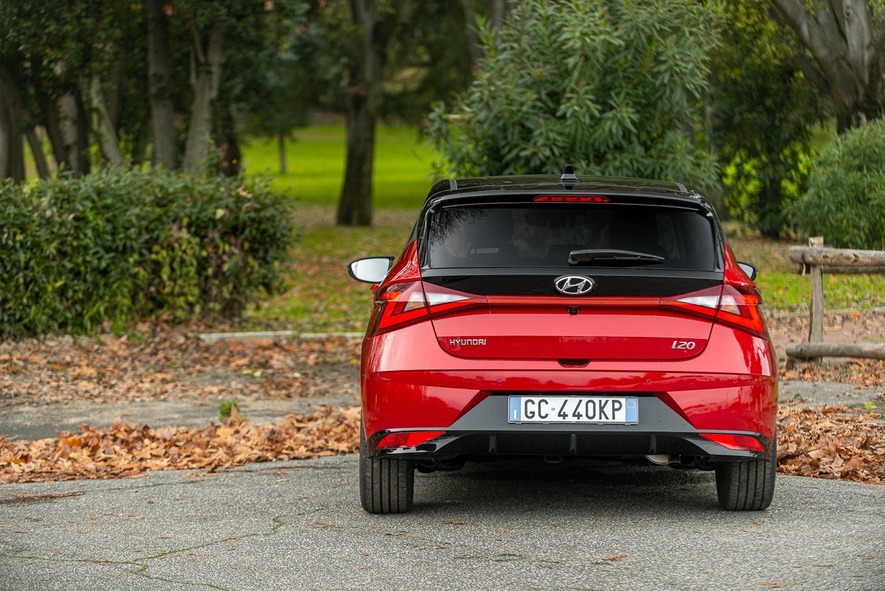 Hyundai i20 1.0 TGDI 48V Bose: la prova su strada