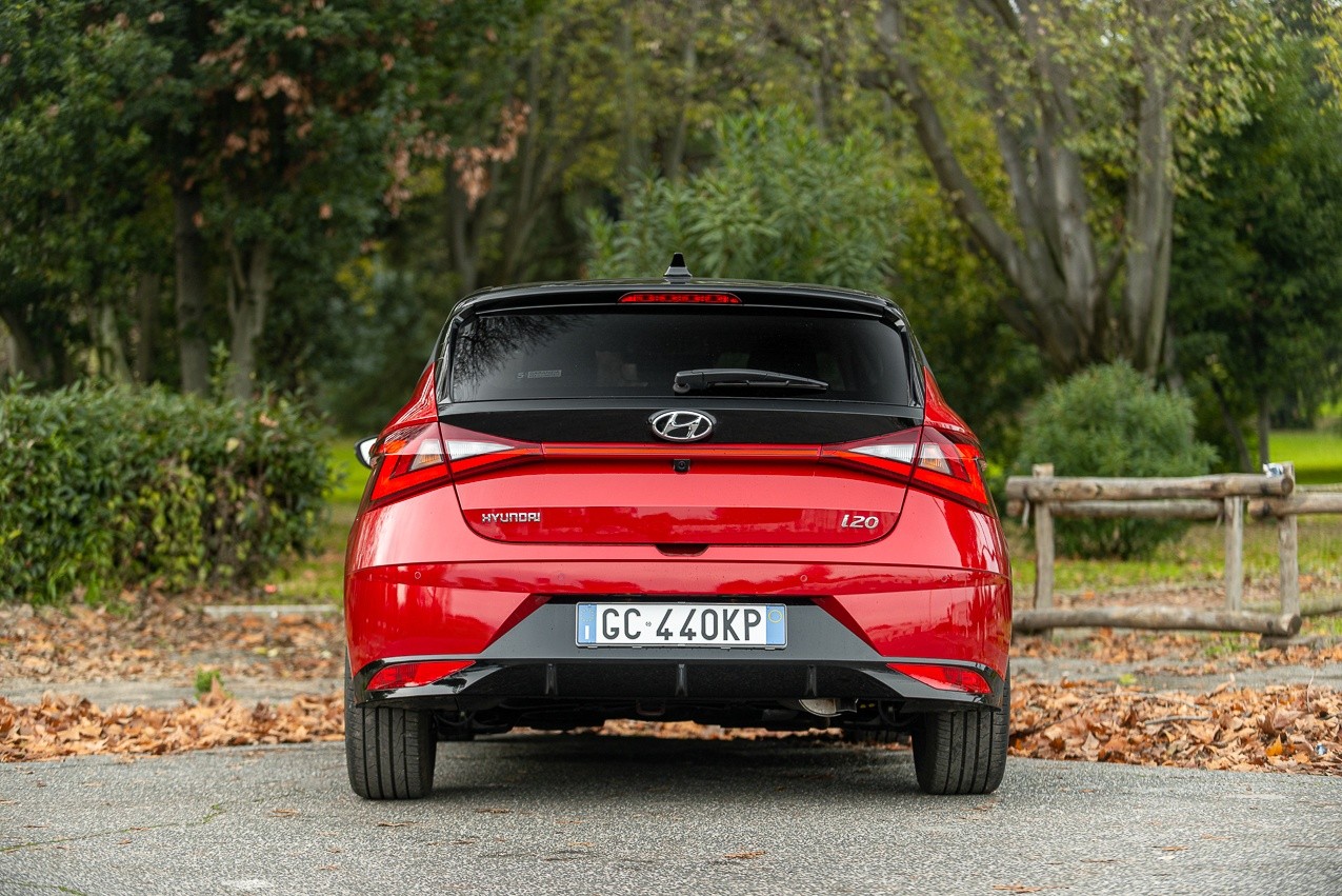 Hyundai i20 1.0 TGDI 48V Bose: la prova su strada