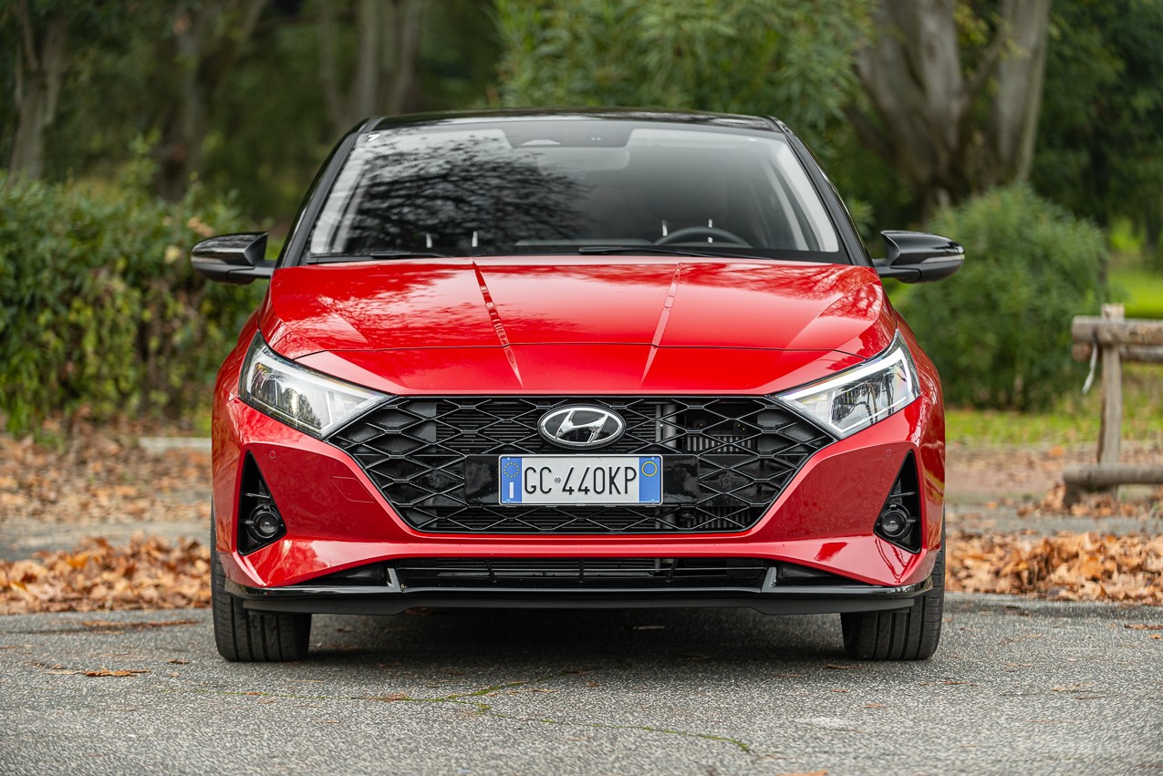 Hyundai i20 1.0 TGDI 48V Bose: la prova su strada