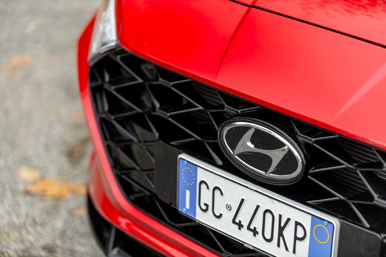 Hyundai i20 1.0 TGDI 48V Bose: la prova su strada