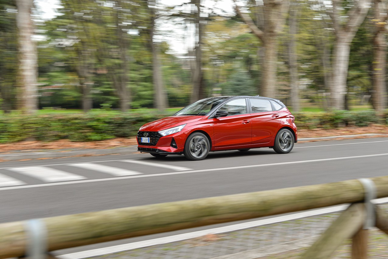 Hyundai i20 1.0 TGDI 48V Bose: la prova su strada