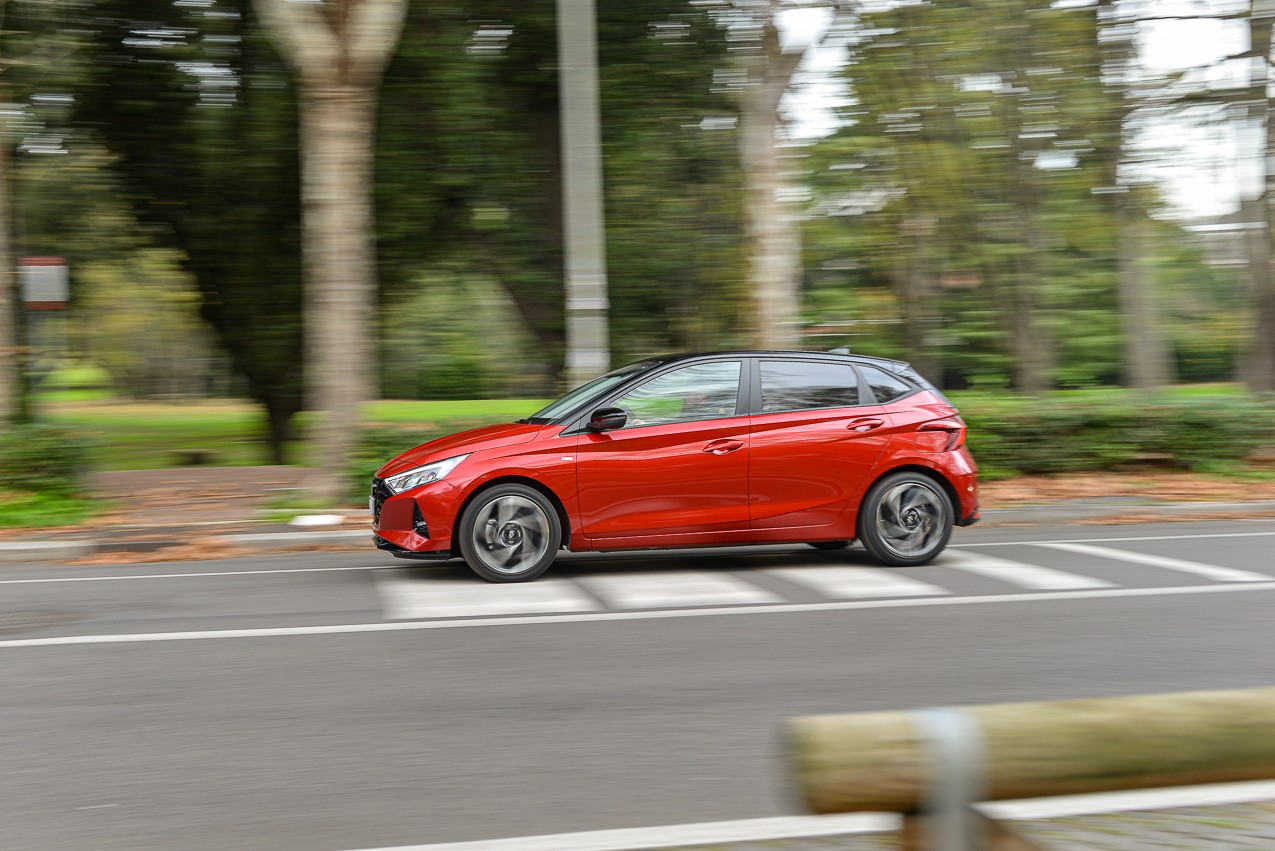 Hyundai i20 1.0 TGDI 48V Bose: la prova su strada