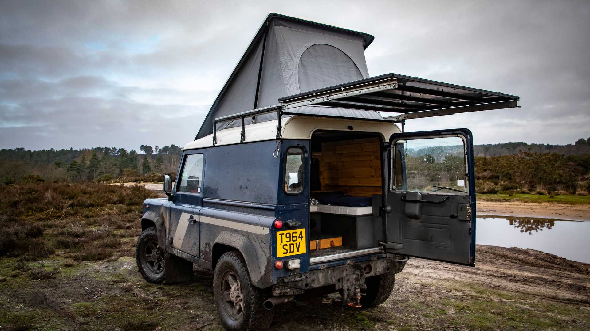 Land Rover Defender 90 versione camper: le immagini