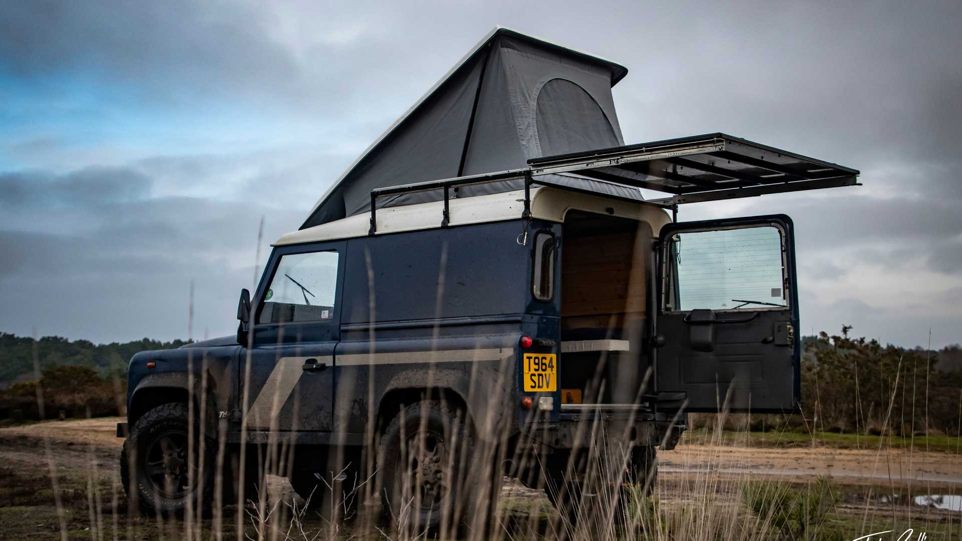 Land Rover Defender 90 versione camper: le immagini