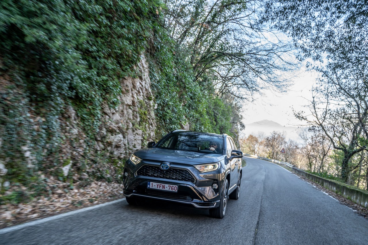 Toyota Rav4 Plug-in Hybrid 2021: immagini ufficiali