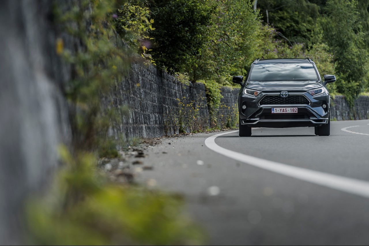 Toyota Rav4 Plug-in Hybrid 2021: immagini ufficiali