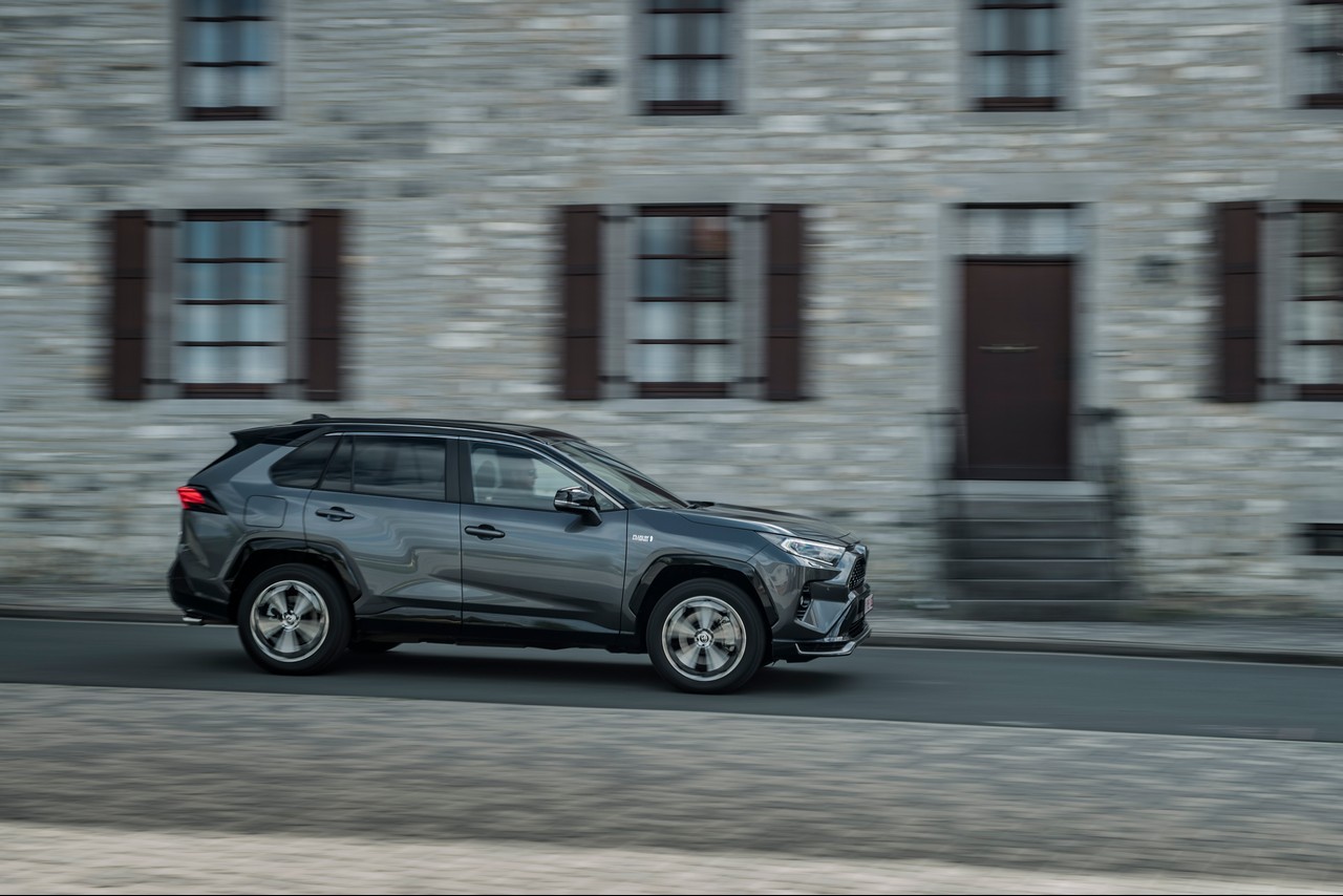 Toyota Rav4 Plug-in Hybrid 2021: immagini ufficiali