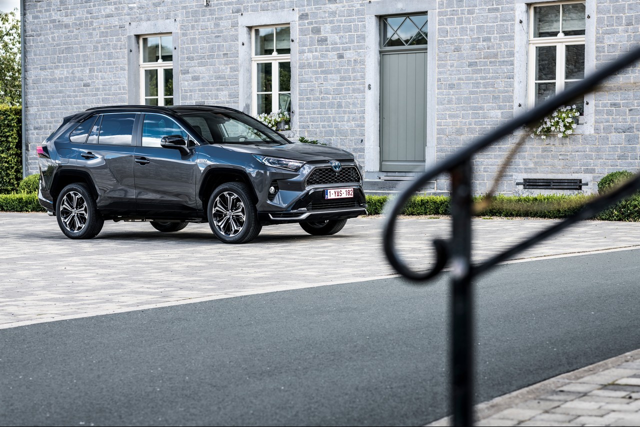 Toyota Rav4 Plug-in Hybrid 2021: immagini ufficiali