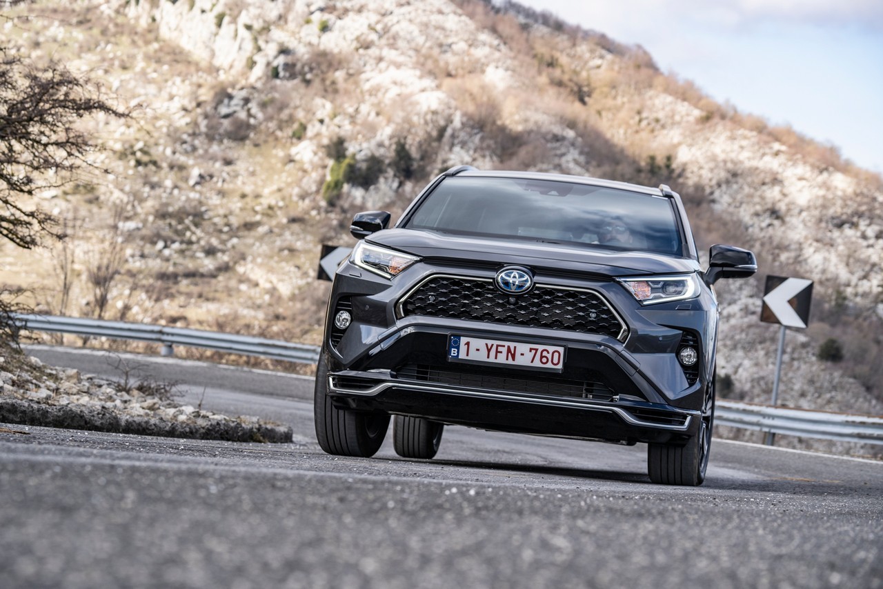 Toyota Rav4 Plug-in Hybrid 2021: immagini ufficiali