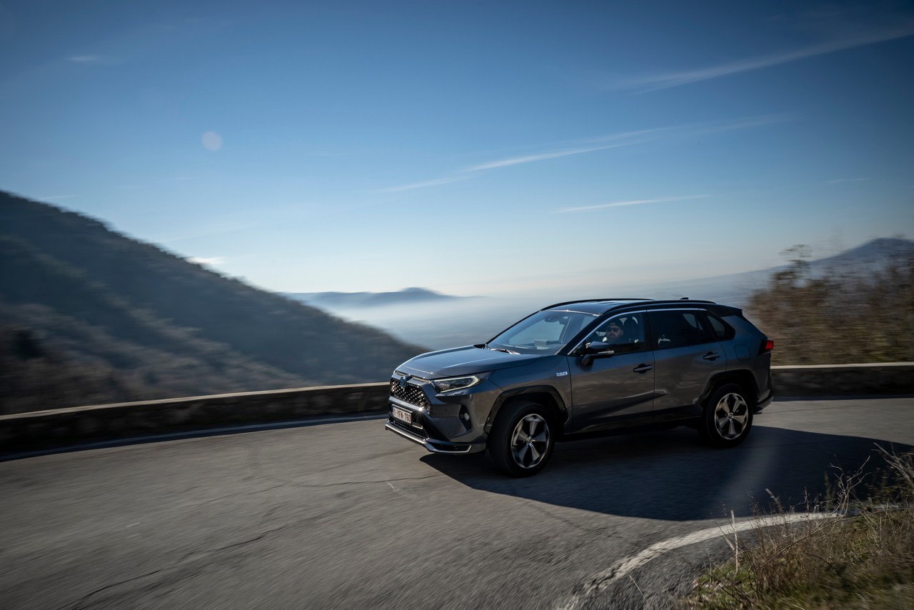 Toyota Rav4 Plug-in Hybrid 2021: immagini ufficiali