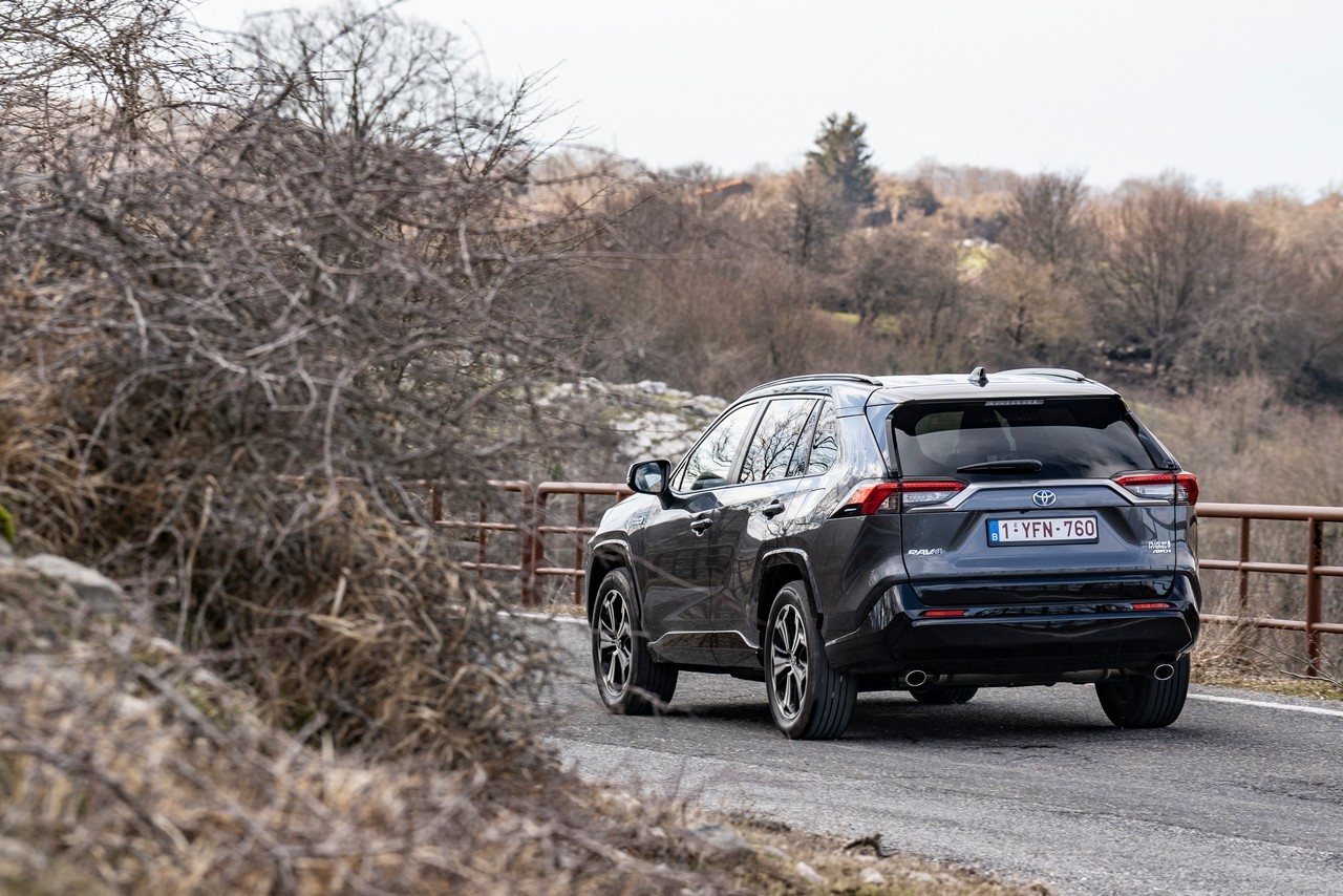 Toyota Rav4 Plug-in Hybrid 2021: immagini ufficiali