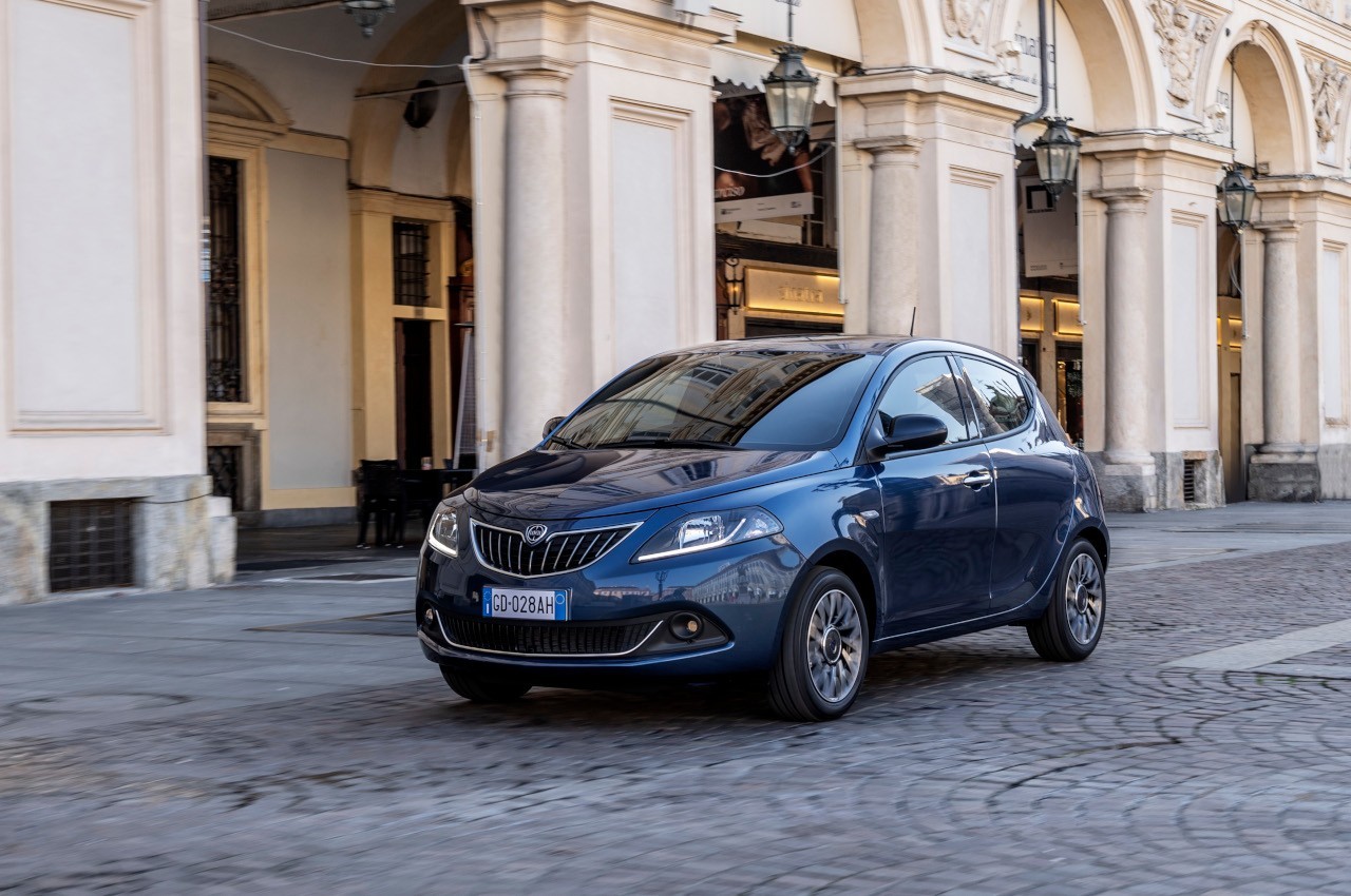 Lancia Ypsilon 2021: immagini ufficiali