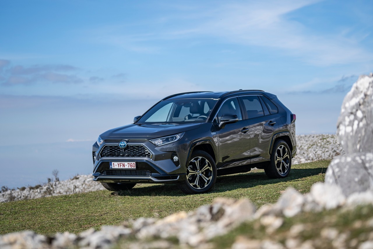 Toyota Rav4 Plug-in Hybrid 2021: immagini ufficiali