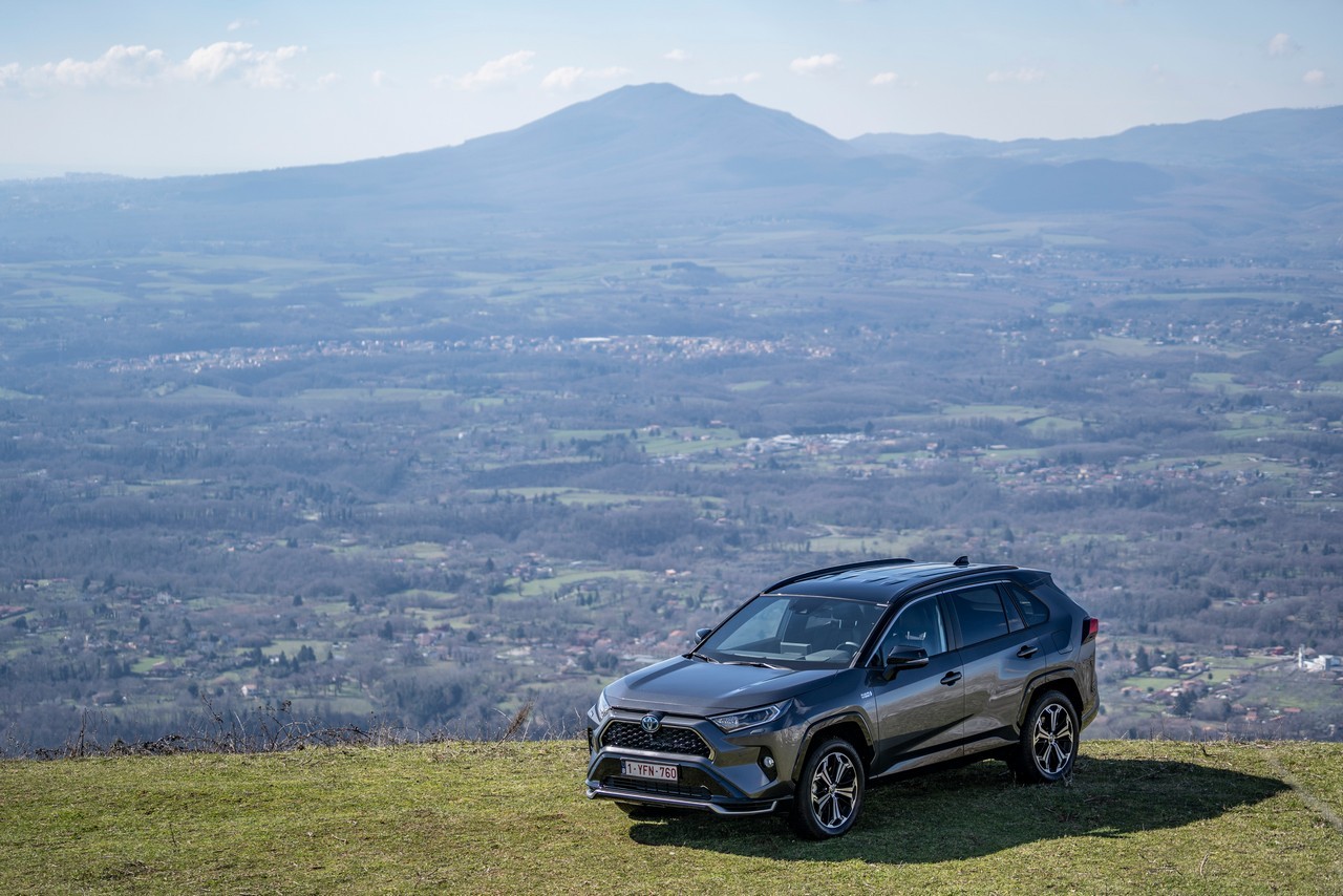 Toyota Rav4 Plug-in Hybrid 2021: immagini ufficiali