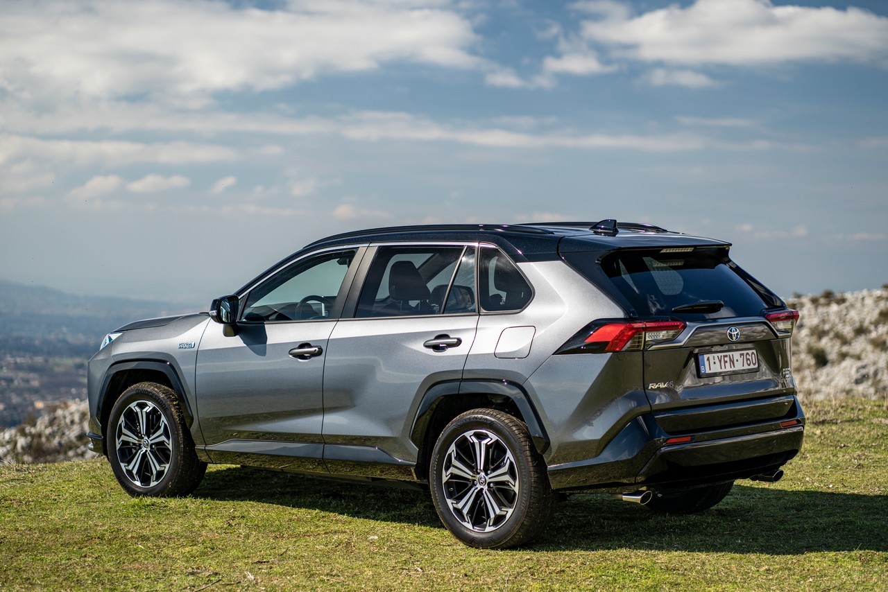 Toyota Rav4 Plug-in Hybrid 2021: immagini ufficiali