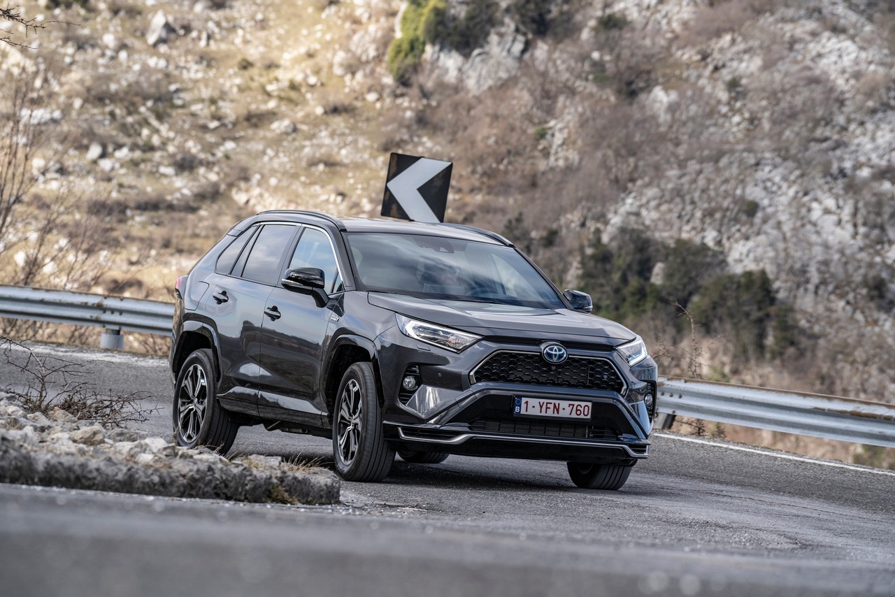 Toyota Rav4 Plug-in Hybrid 2021: immagini ufficiali