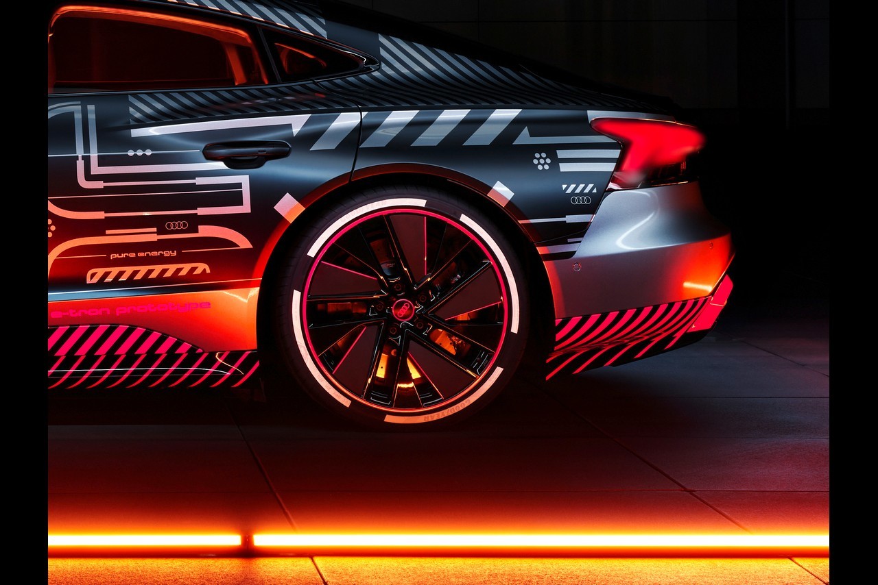 Audi e-tron GT, fasi di sviluppo e produzione: immagini ufficiali