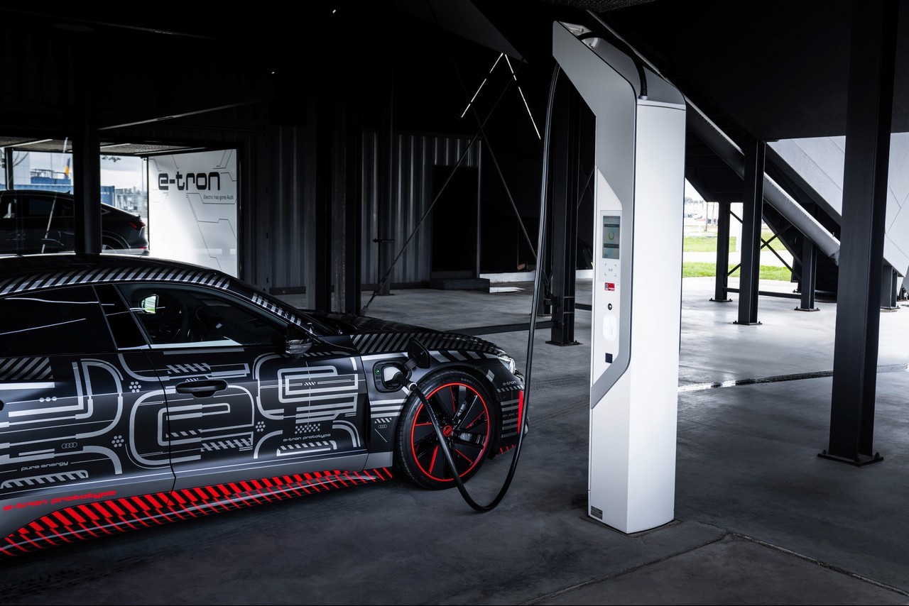 Audi e-tron GT, fasi di sviluppo e produzione: immagini ufficiali