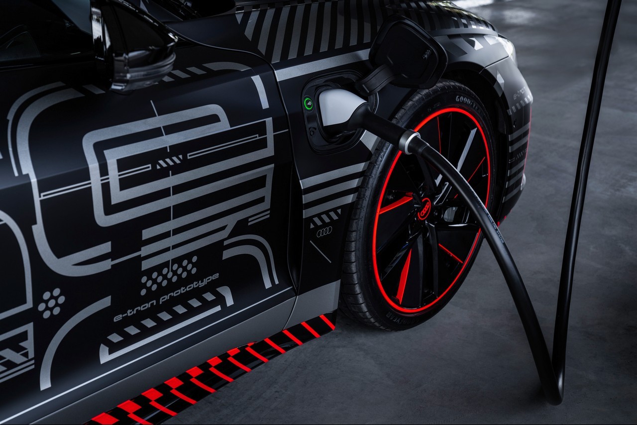 Audi e-tron GT, fasi di sviluppo e produzione: immagini ufficiali