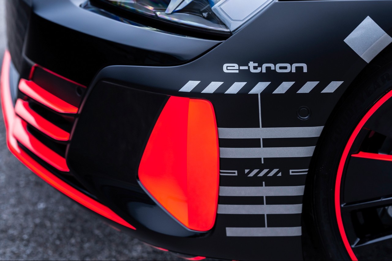 Audi e-tron GT, fasi di sviluppo e produzione: immagini ufficiali