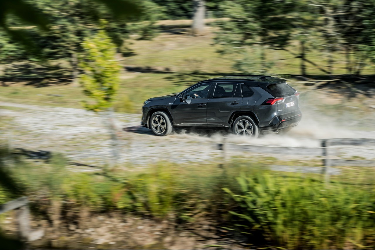 Toyota Rav4 Plug-in Hybrid 2021: immagini ufficiali