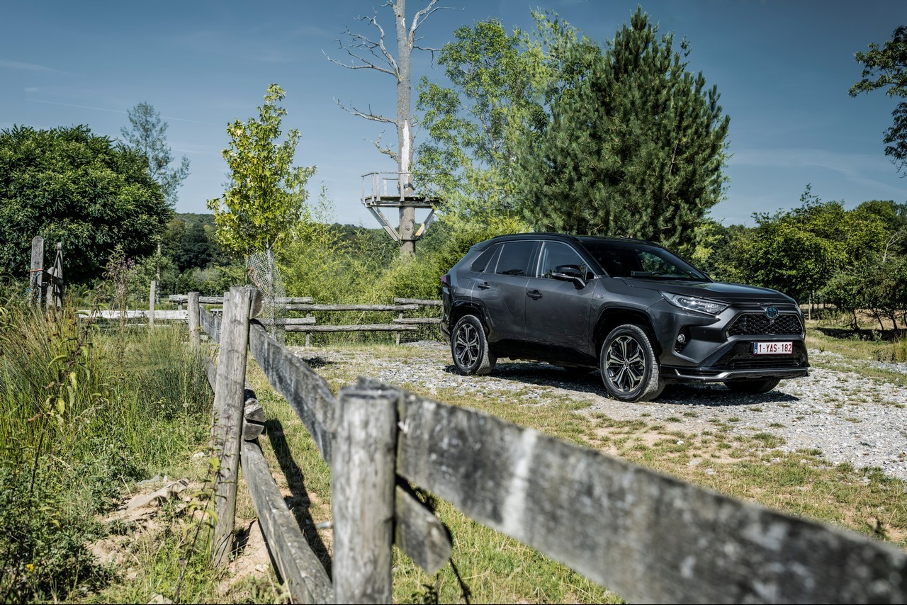 Toyota Rav4 Plug-in Hybrid 2021: immagini ufficiali