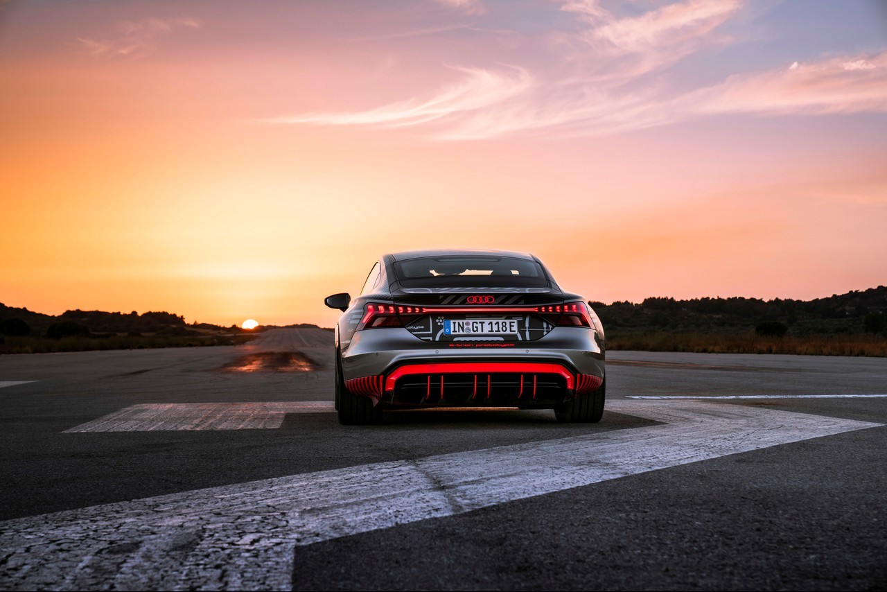 Audi e-tron GT, fasi di sviluppo e produzione: immagini ufficiali