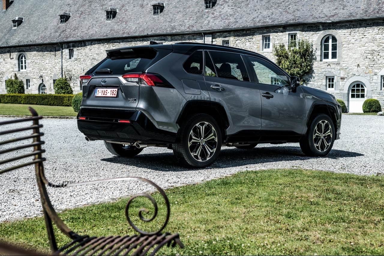 Toyota Rav4 Plug-in Hybrid 2021: immagini ufficiali