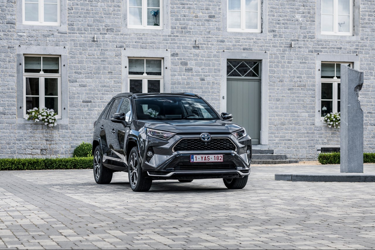 Toyota Rav4 Plug-in Hybrid 2021: immagini ufficiali