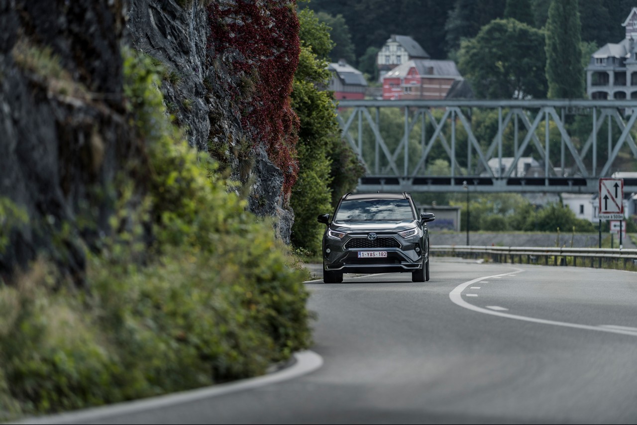 Toyota Rav4 Plug-in Hybrid 2021: immagini ufficiali