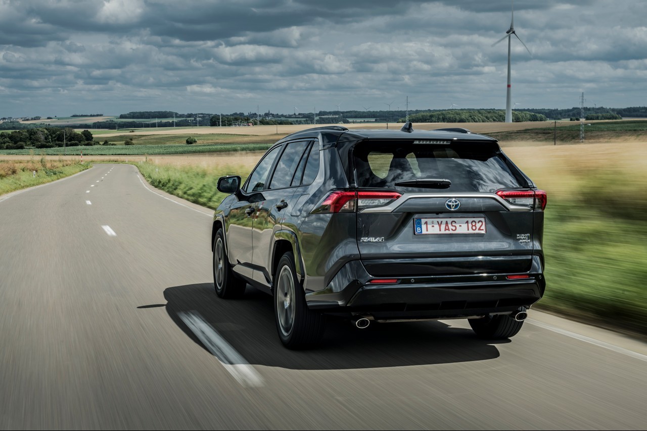 Toyota Rav4 Plug-in Hybrid 2021: immagini ufficiali