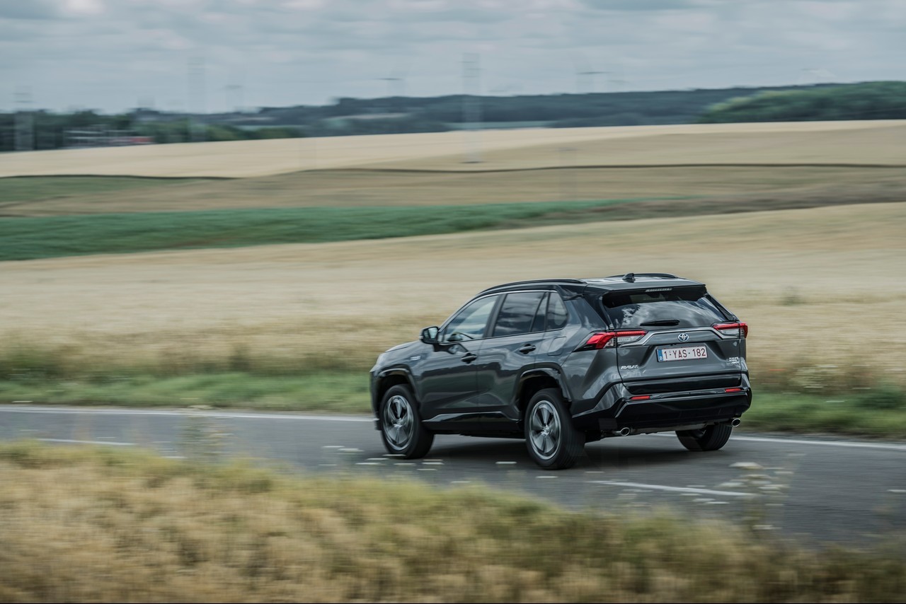 Toyota Rav4 Plug-in Hybrid 2021: immagini ufficiali