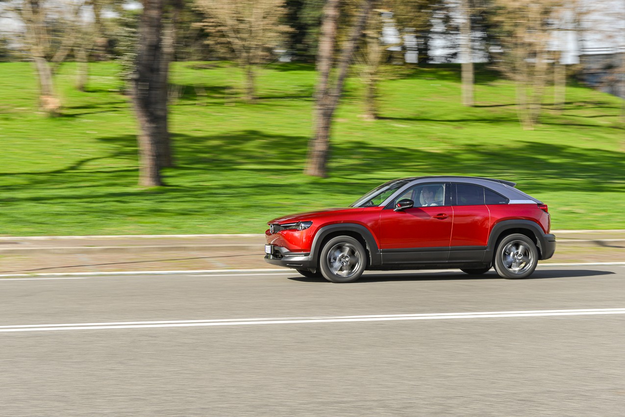 Mazda MX-30: la prova su strada