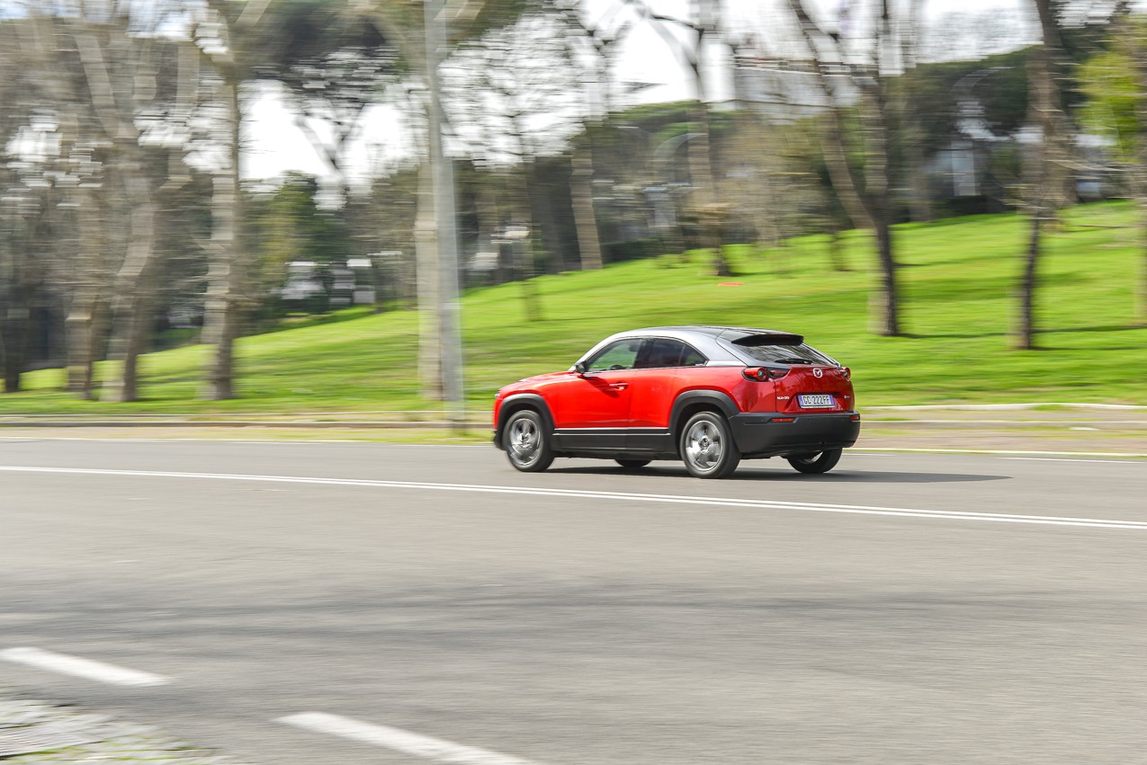 Mazda MX-30: la prova su strada