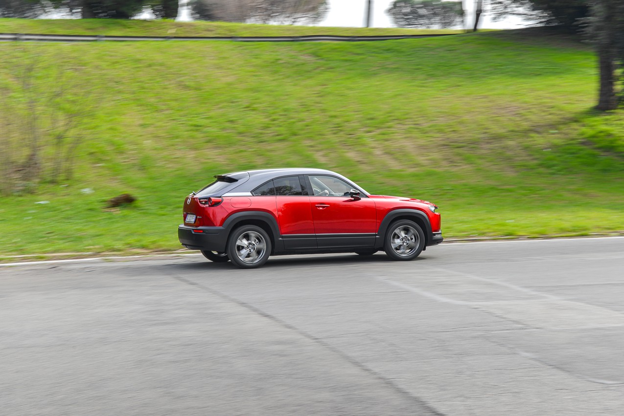 Mazda MX-30: la prova su strada