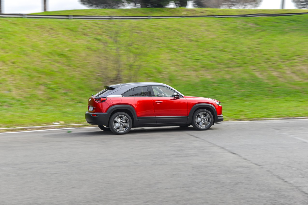 Mazda MX-30: la prova su strada