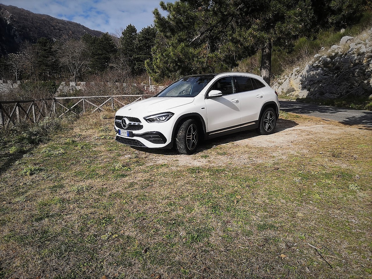 Mercedes-Benz GLA 250e: prova su strada