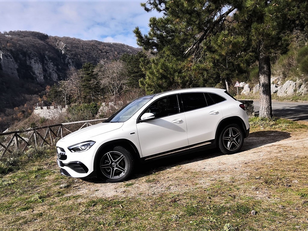 Mercedes-Benz GLA 250e: prova su strada