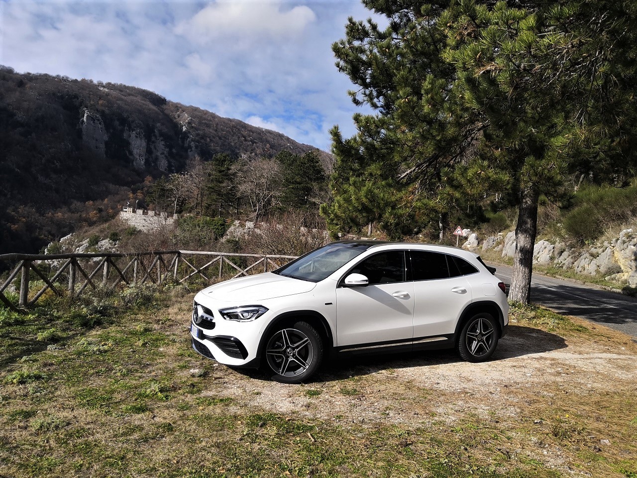 Mercedes-Benz GLA 250e: prova su strada