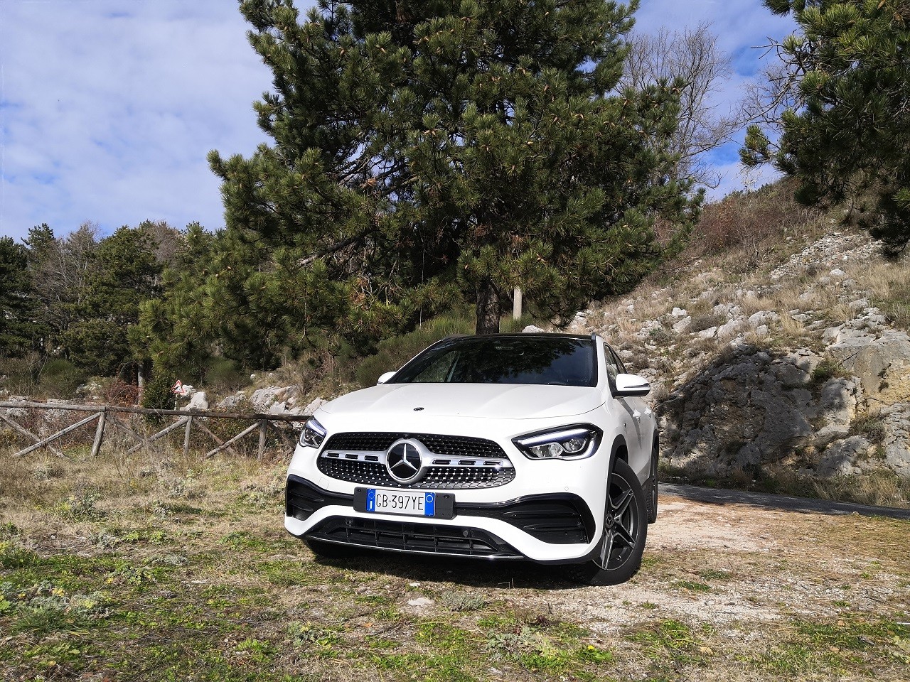 Mercedes-Benz GLA 250e: prova su strada